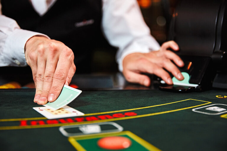 is-casino-dealer-a-good-profession-in-the-usa-7-things-to-know-poker